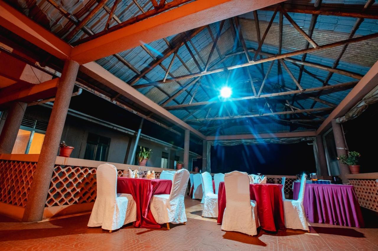 Santa Maria Hotel エンテベ エクステリア 写真