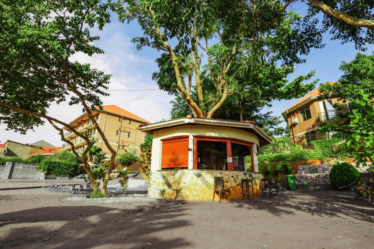 Santa Maria Hotel エンテベ エクステリア 写真