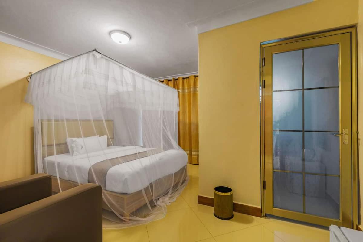 Santa Maria Hotel エンテベ エクステリア 写真