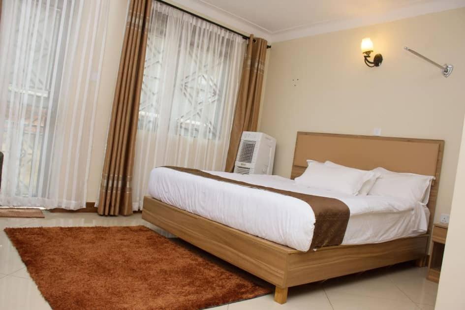 Santa Maria Hotel エンテベ エクステリア 写真
