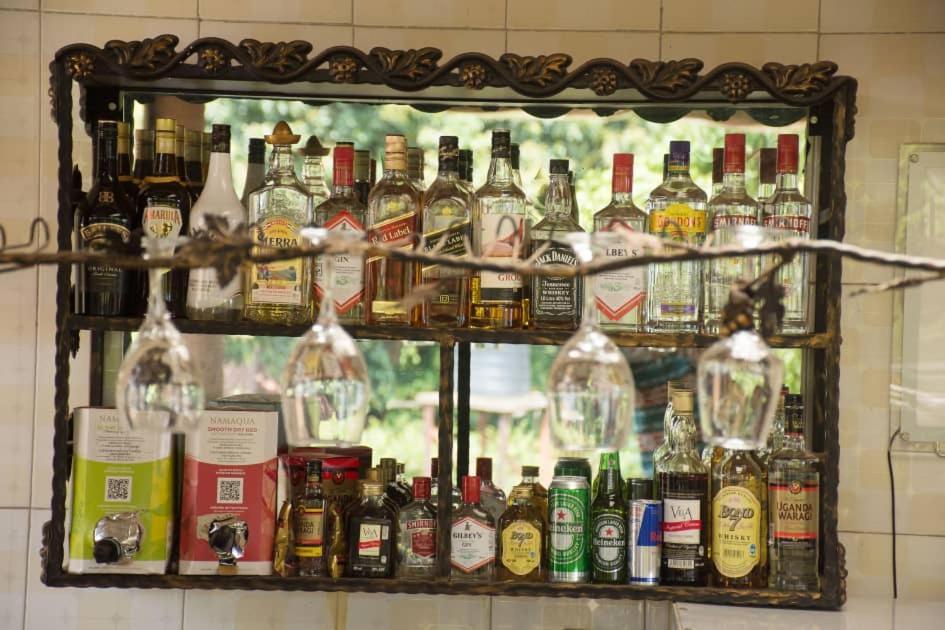 Santa Maria Hotel エンテベ エクステリア 写真